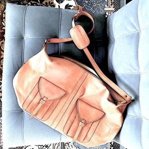 THE PERFECT LEATHER travel bag for adventurers🧳